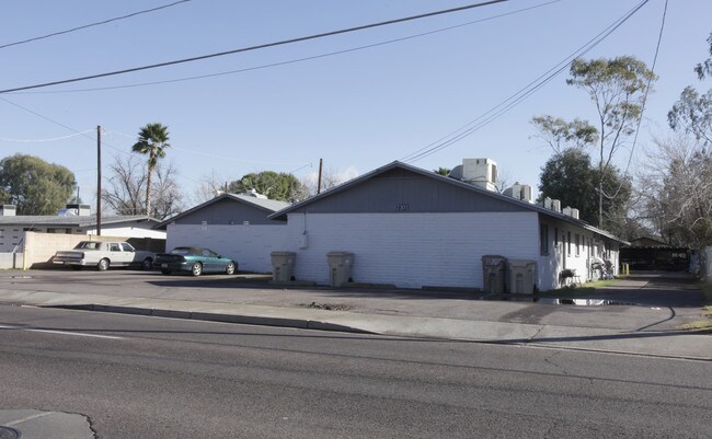 7301-7305 N 35th Ave in Phoenix, AZ - Building Photo - Building Photo