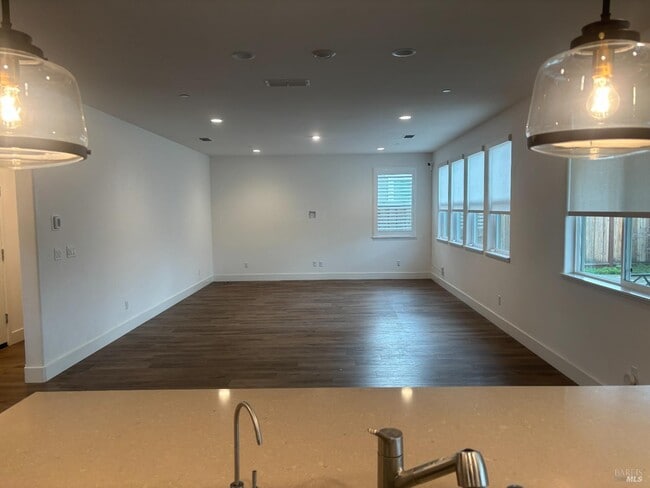 1468 Oak Cir in Rohnert Park, CA - Building Photo - Building Photo