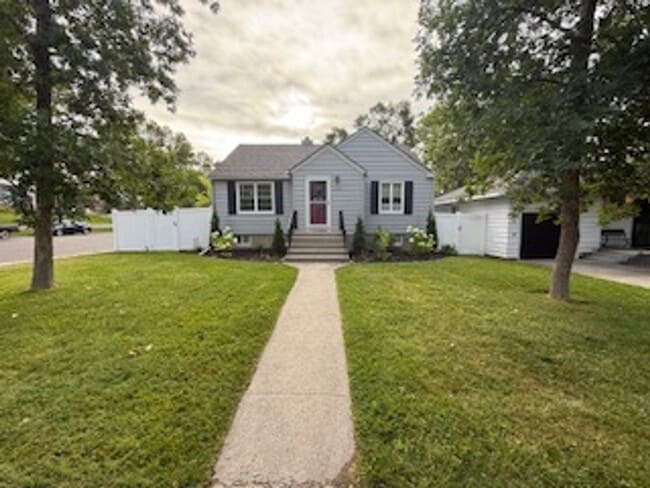 property at 2423 Elm St