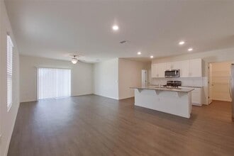 32016 Katelin Cir in Leesburg, FL - Building Photo - Building Photo