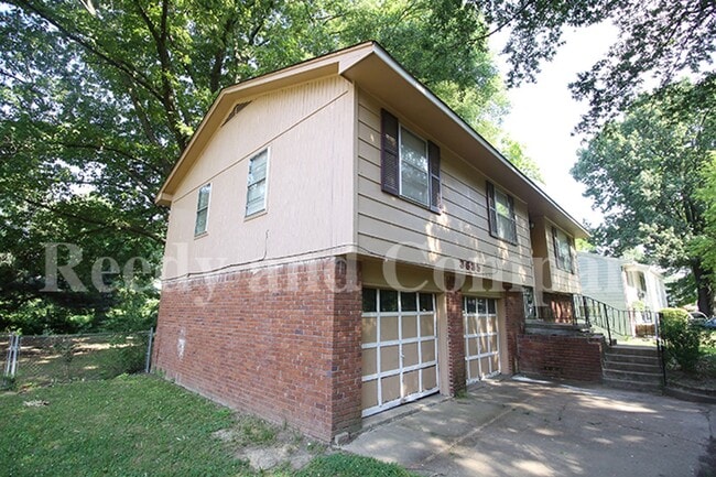 3635 W Big Bend Dr in Memphis, TN - Building Photo - Building Photo