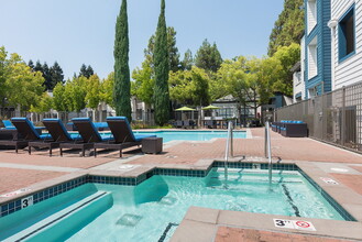 Fountains at River Oaks in San Jose, CA - Building Photo - Building Photo