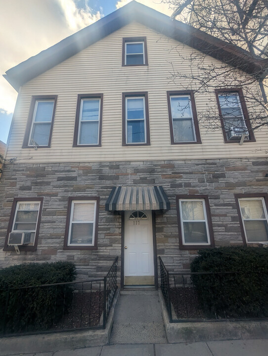 117 34th St in Union City, NJ - Building Photo