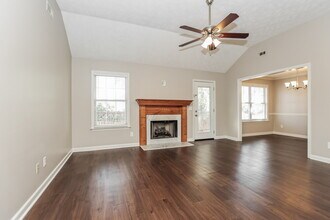 825 Chaney Woods Dr in La Vergne, TN - Building Photo - Building Photo