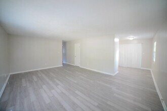 1726 Hartsfield Rd in Tallahassee, FL - Building Photo - Building Photo