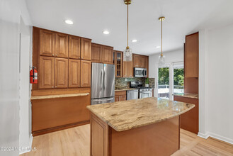 2 Roslyn Dr in Ocean Township, NJ - Building Photo - Building Photo