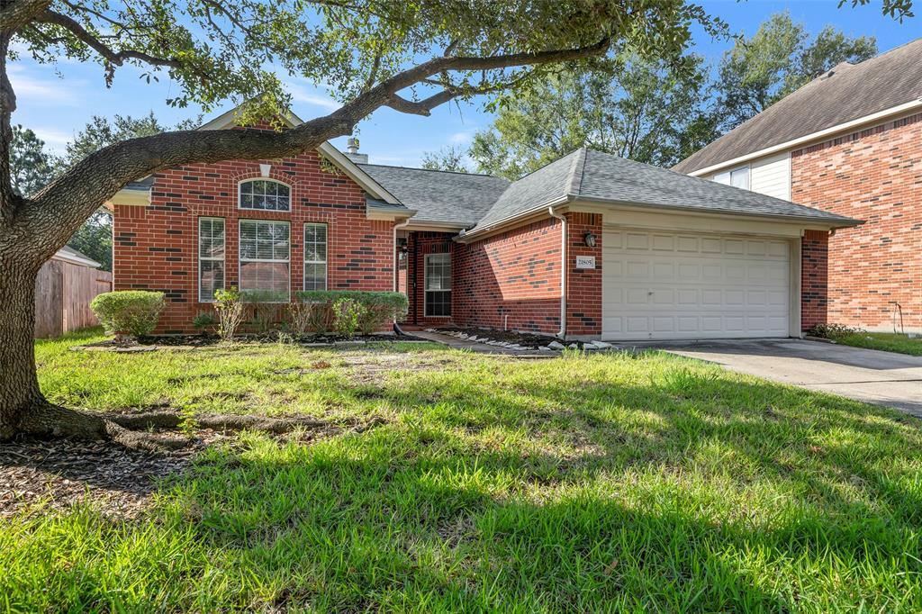 21805 Maidens Crossing Dr in Humble, TX - Building Photo