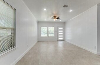 1945 Portland Ave in Fort Worth, TX - Foto de edificio - Building Photo