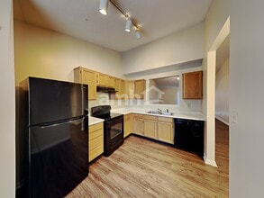 5914 Lakeside Manor Ave in Indianapolis, IN - Building Photo - Building Photo