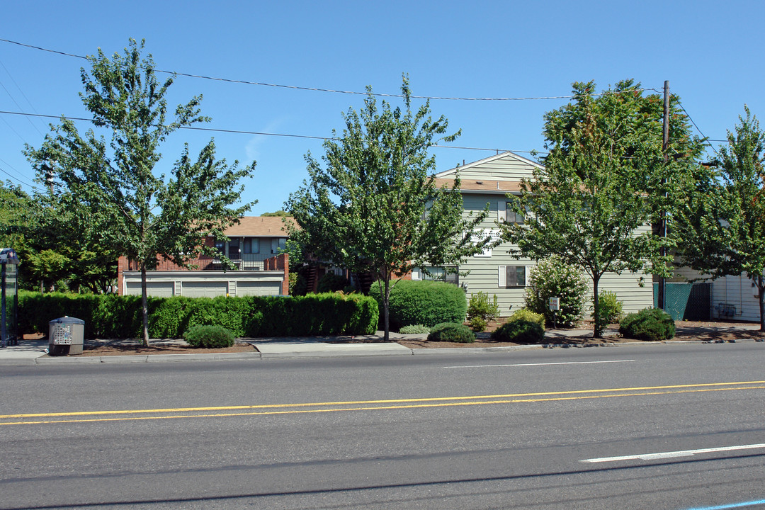 Northport Villa in Portland, OR - Building Photo