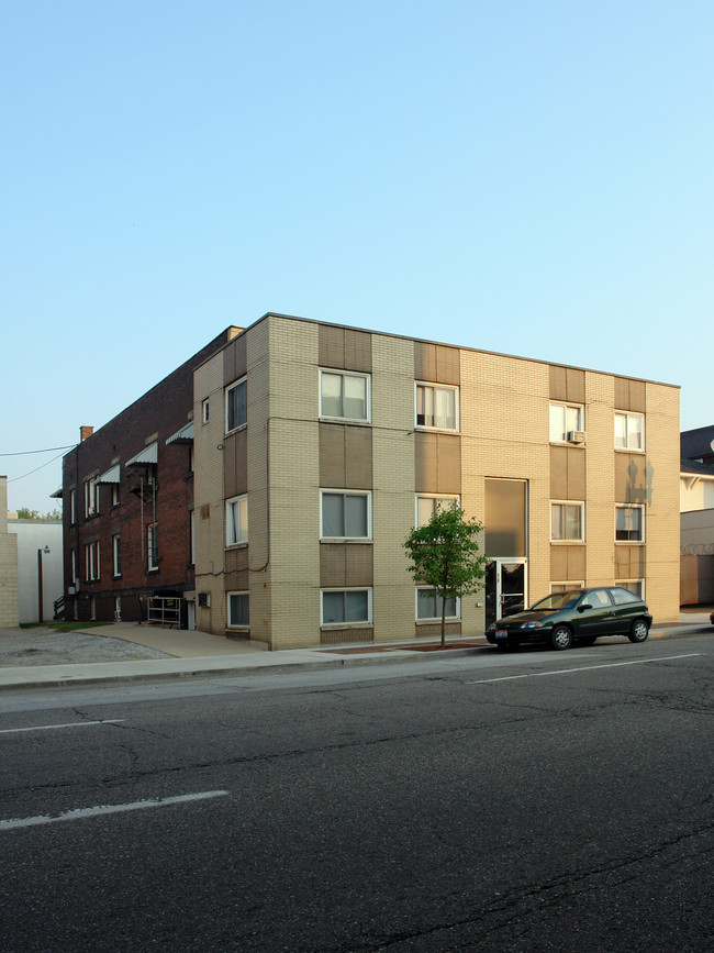 417 Mckinley Ave NW in Canton, OH - Foto de edificio - Building Photo