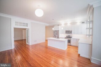 2126 Locust St in Philadelphia, PA - Building Photo - Building Photo