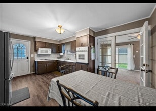 706 Boesel Ave in Manville, NJ - Building Photo - Building Photo