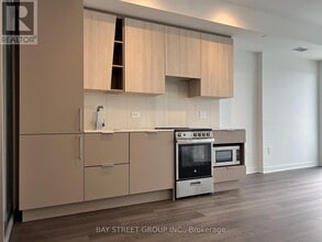 3900 Confederation Pkwy in Mississauga, ON - Building Photo - Building Photo