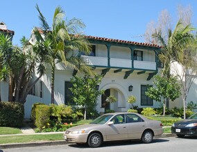 137 S Roxbury Dr in Beverly Hills, CA - Building Photo - Building Photo