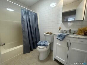 156 Garfield Ave in New London, CT - Building Photo - Building Photo