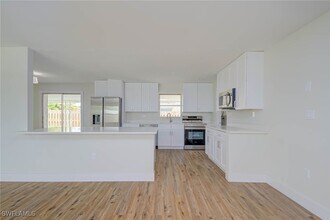 372 Park Ln Dr in North Fort Myers, FL - Building Photo - Building Photo