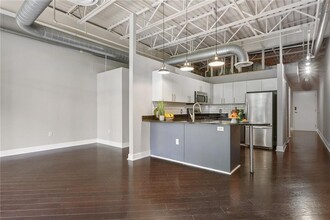 5200 Peachtree Rd in Atlanta, GA - Building Photo - Building Photo