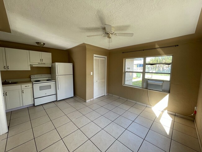 2416 10th St W in Bradenton, FL - Building Photo - Building Photo