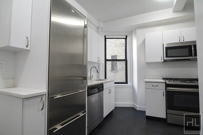 WEST 68 STREET in New York, NY - Building Photo - Building Photo