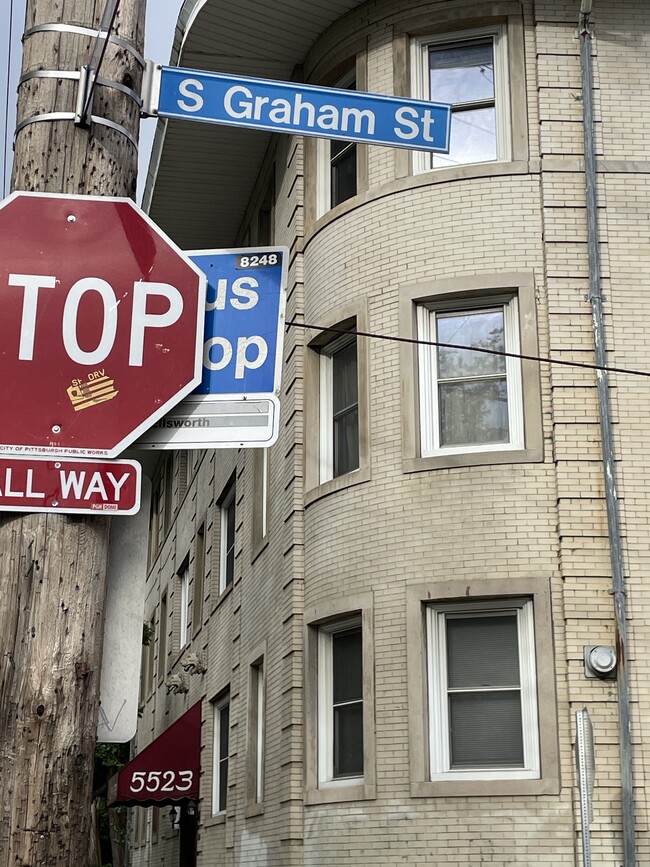 5523 Ellsworth Ave, Unit #7B in Pittsburgh, PA - Foto de edificio - Building Photo