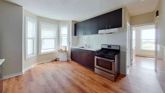 121 George St, Unit 2 in Boston, MA - Foto de edificio - Building Photo