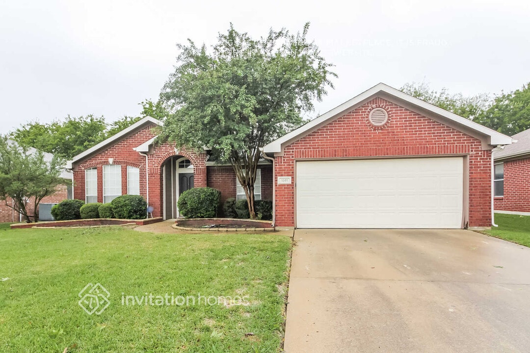 1501 High Crest Dr in Mansfield, TX - Building Photo