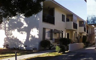 2122 Penmar Ave in Venice, CA - Building Photo