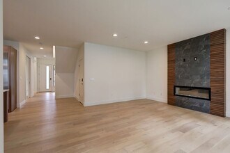 12917 NE 78th Pl in Kirkland, WA - Building Photo - Building Photo