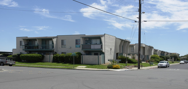 Village West Apartments in Antioch, CA - Building Photo - Building Photo