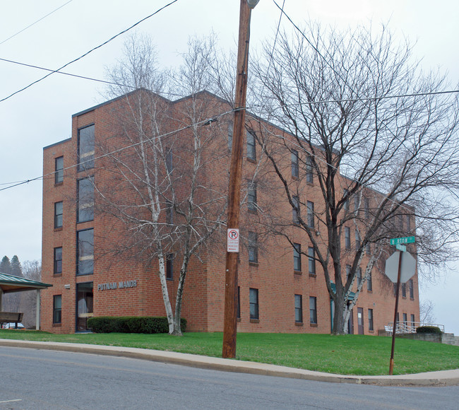 Putnam Manor in Lock Haven, PA - Building Photo - Building Photo