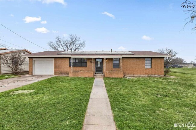 property at 109 E Maple St
