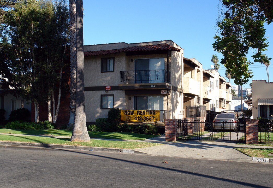 525 E 99th St Apartments in Inglewood, CA - Building Photo