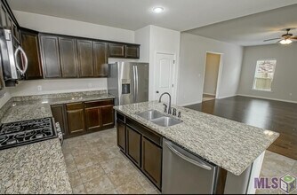 657 Northbrook Dr in Baton Rouge, LA - Foto de edificio - Building Photo