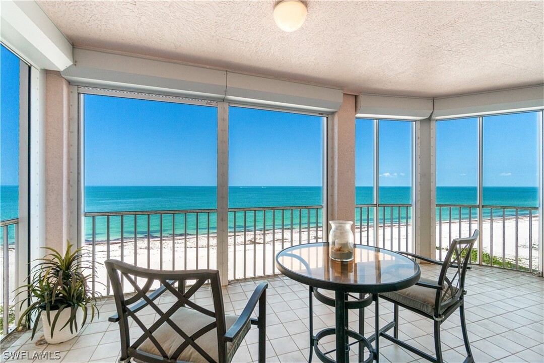 261 Barefoot Beach Blvd in Bonita Springs, FL - Foto de edificio