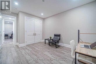 19 Ivanhoe Ct in Toronto, ON - Building Photo - Building Photo