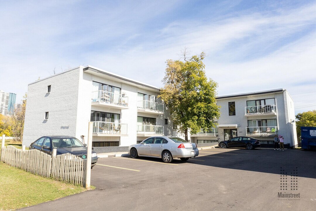 Rossdale Apartments 1 in Edmonton, AB - Building Photo