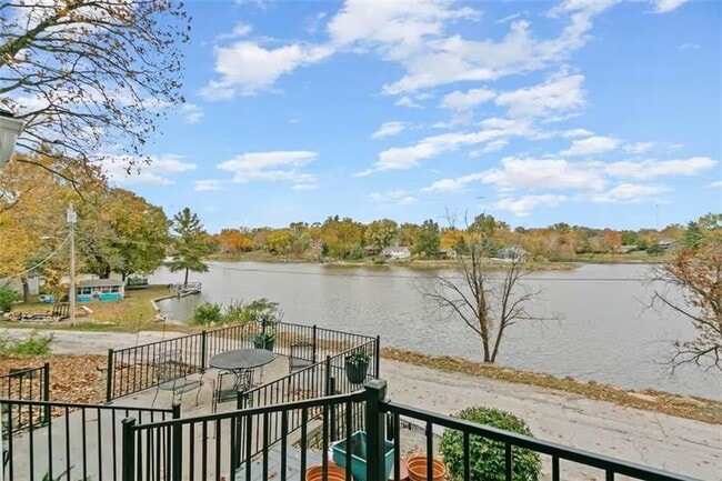 property at 3327 NW Edgewater Trail