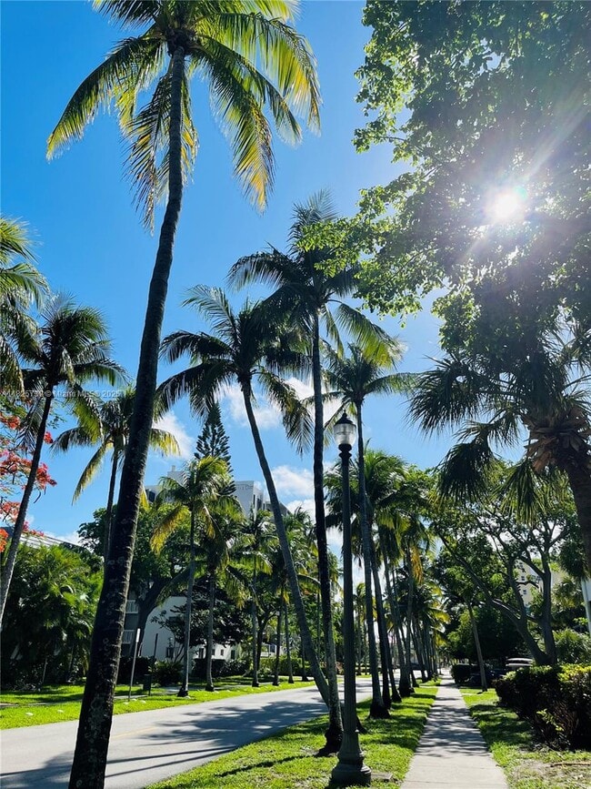 251 Galen Dr in Key Biscayne, FL - Building Photo - Building Photo