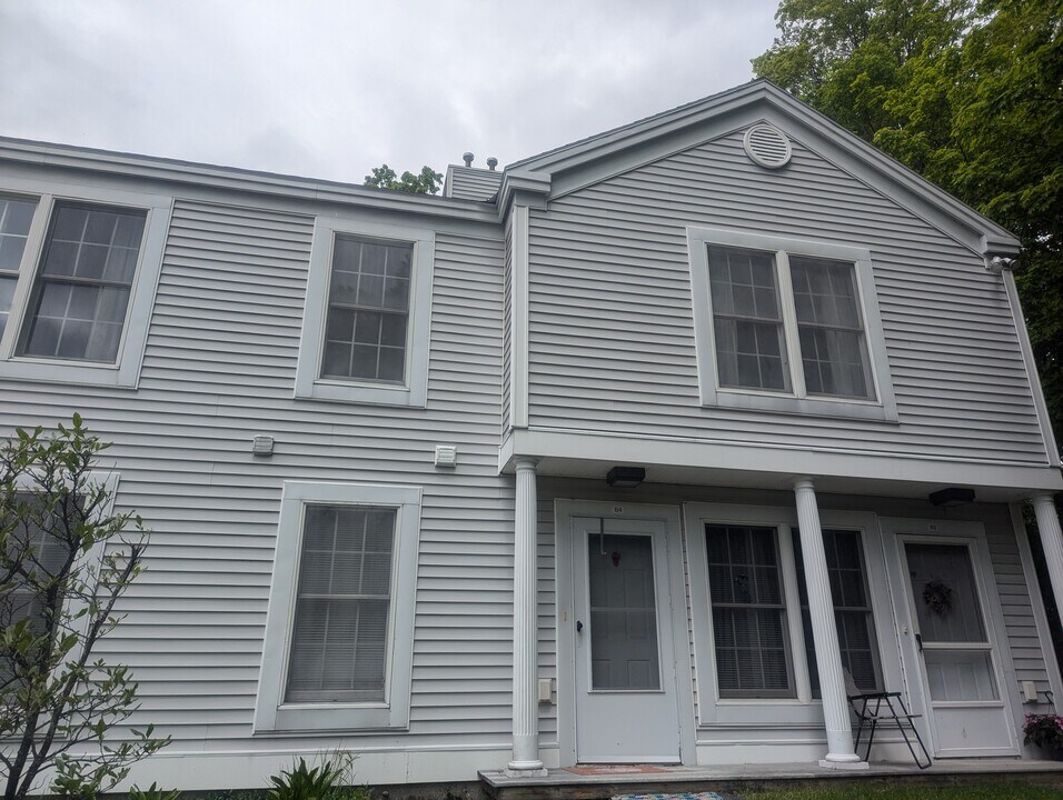 432 South St, Unit B4 in Bennington, VT - Building Photo