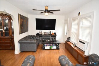 121 Cambridge St in West Hartford, CT - Building Photo - Building Photo