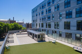 L Logan Square Apartments in Chicago, IL - Building Photo - Building Photo
