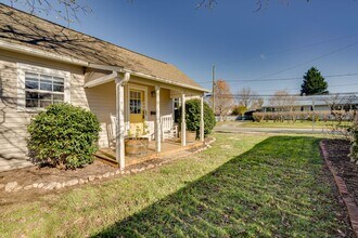 307 W Graham St in Mebane, NC - Building Photo - Building Photo