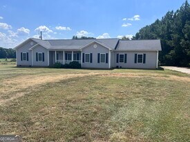 135 Hunt Rd in Martin, GA - Building Photo