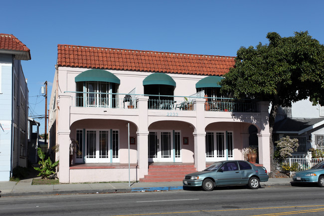 2233 E 7th St in Long Beach, CA - Building Photo - Building Photo