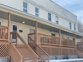 372 Campbell St in Akron, OH - Foto de edificio - Building Photo