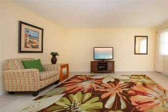 201 Kings Blvd in Sun City Center, FL - Building Photo - Building Photo