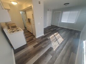 918 Denton St, Unit 8