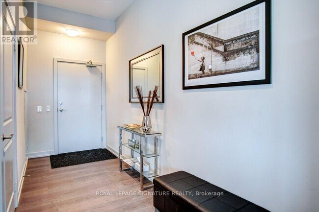 555 William Graham Dr in Aurora, ON - Building Photo - Building Photo