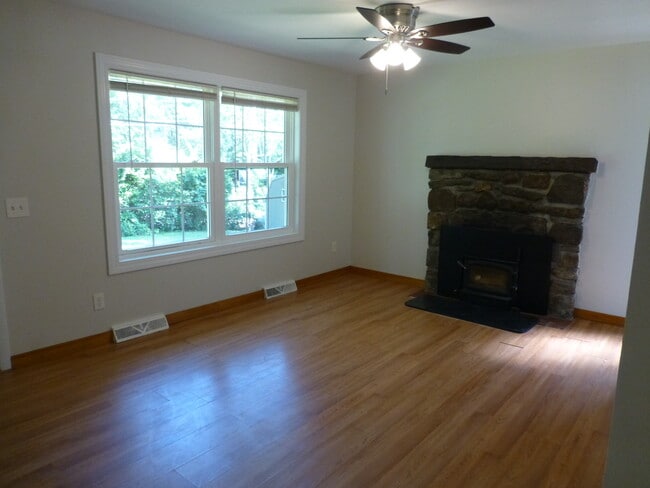 1B Jacob Perry Dr in Charlestown, RI - Building Photo - Building Photo